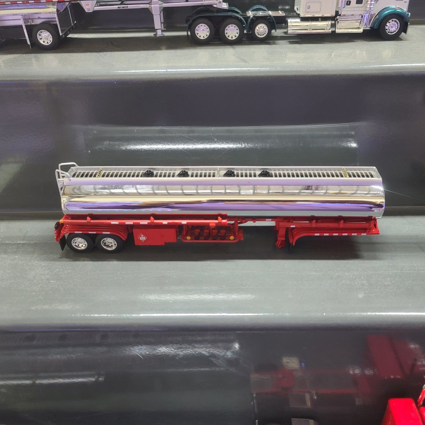 1:64 DCP Trailer Only Heil red and chrome fuel tanker