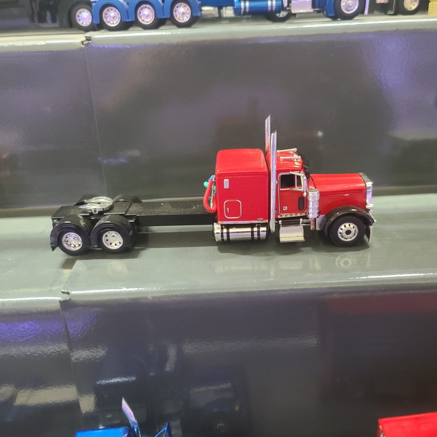 1:64 DCP Cab Only Peterbilt 379, black and red, flattop sleeper