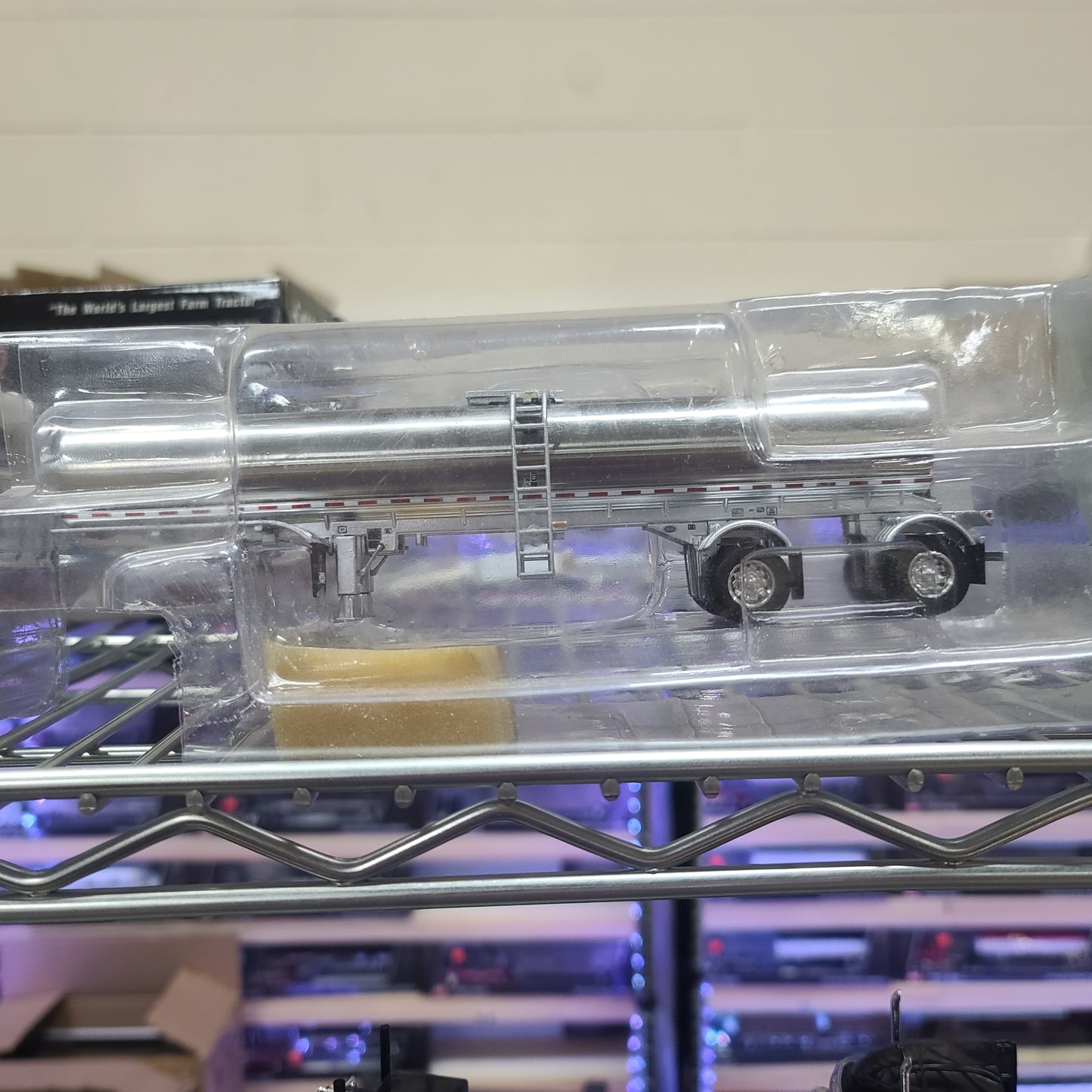 1:64 DCP Trailer Only Walker spread tanker