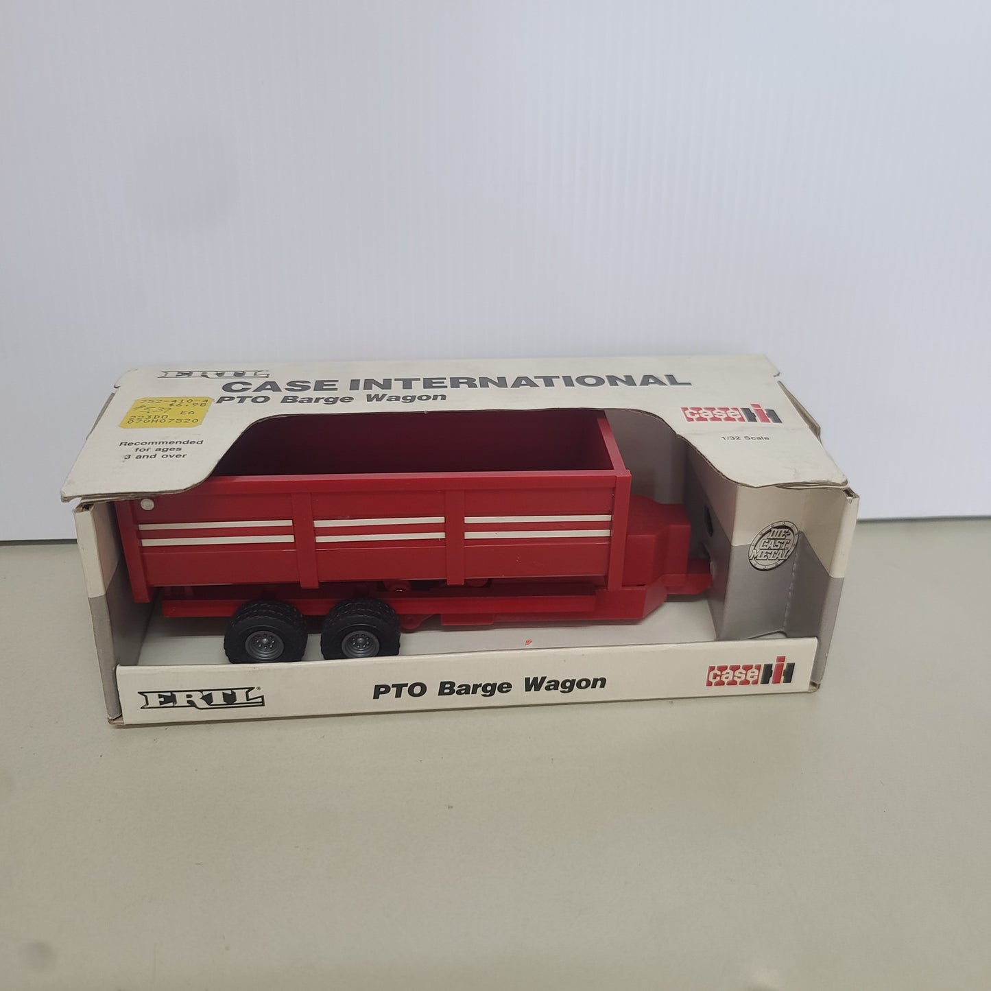 1:32 Ertl Case IH PTO Barge Wagon