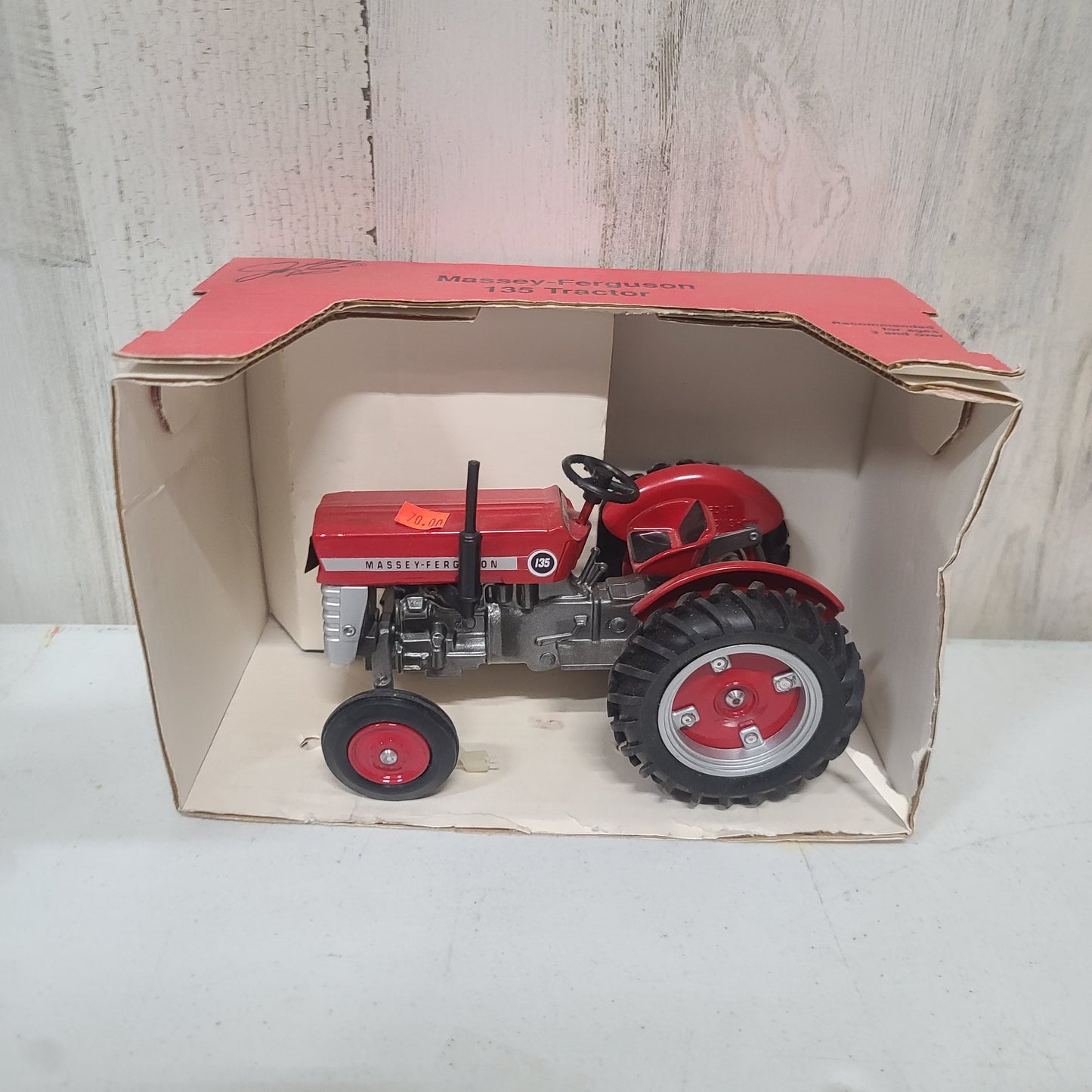 1:16 Scale Models Massey-Ferguson 135 NIB