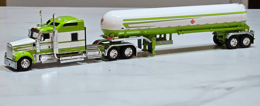 1:64 DCP Kenworth W900L 86" Studio Sleeper with LPG tanker Lime and White