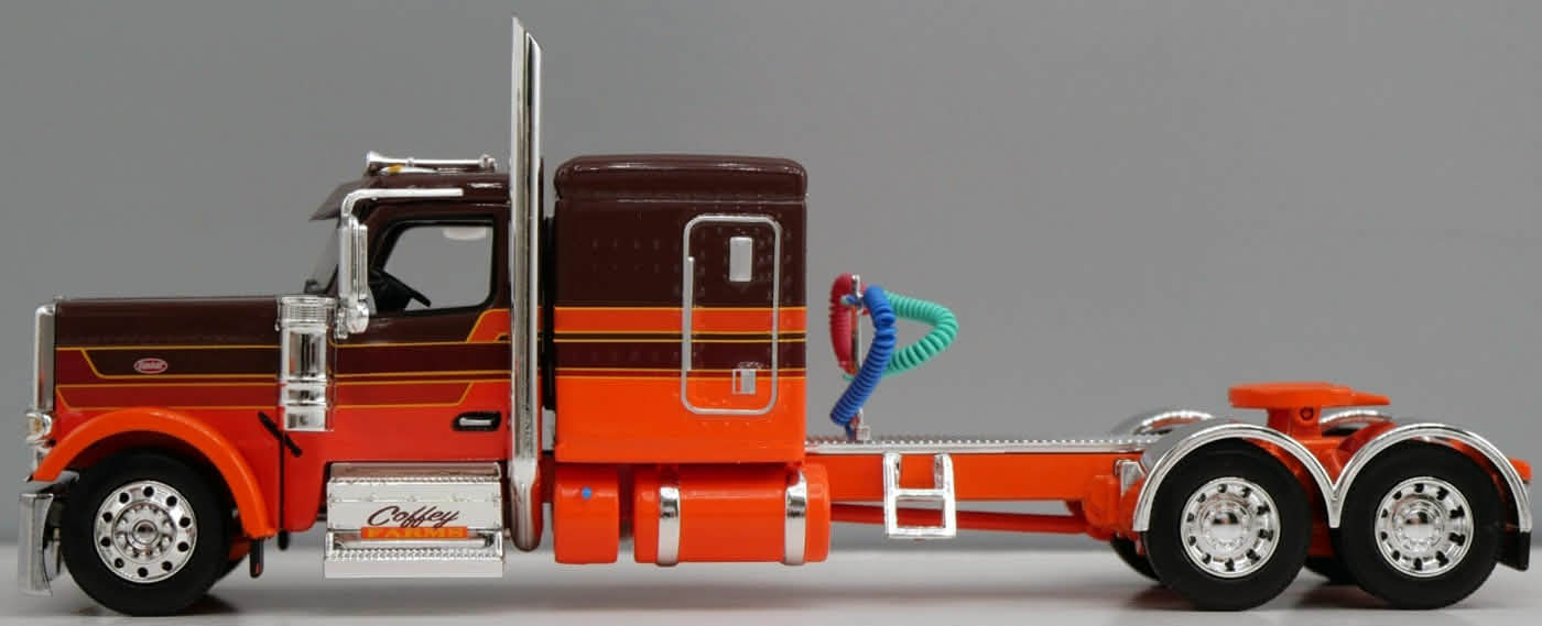 1:64 DCP Peterbilt 589 Flattop Sleeper Semi and Spread Axel Cattle Pot Clyde Coffey