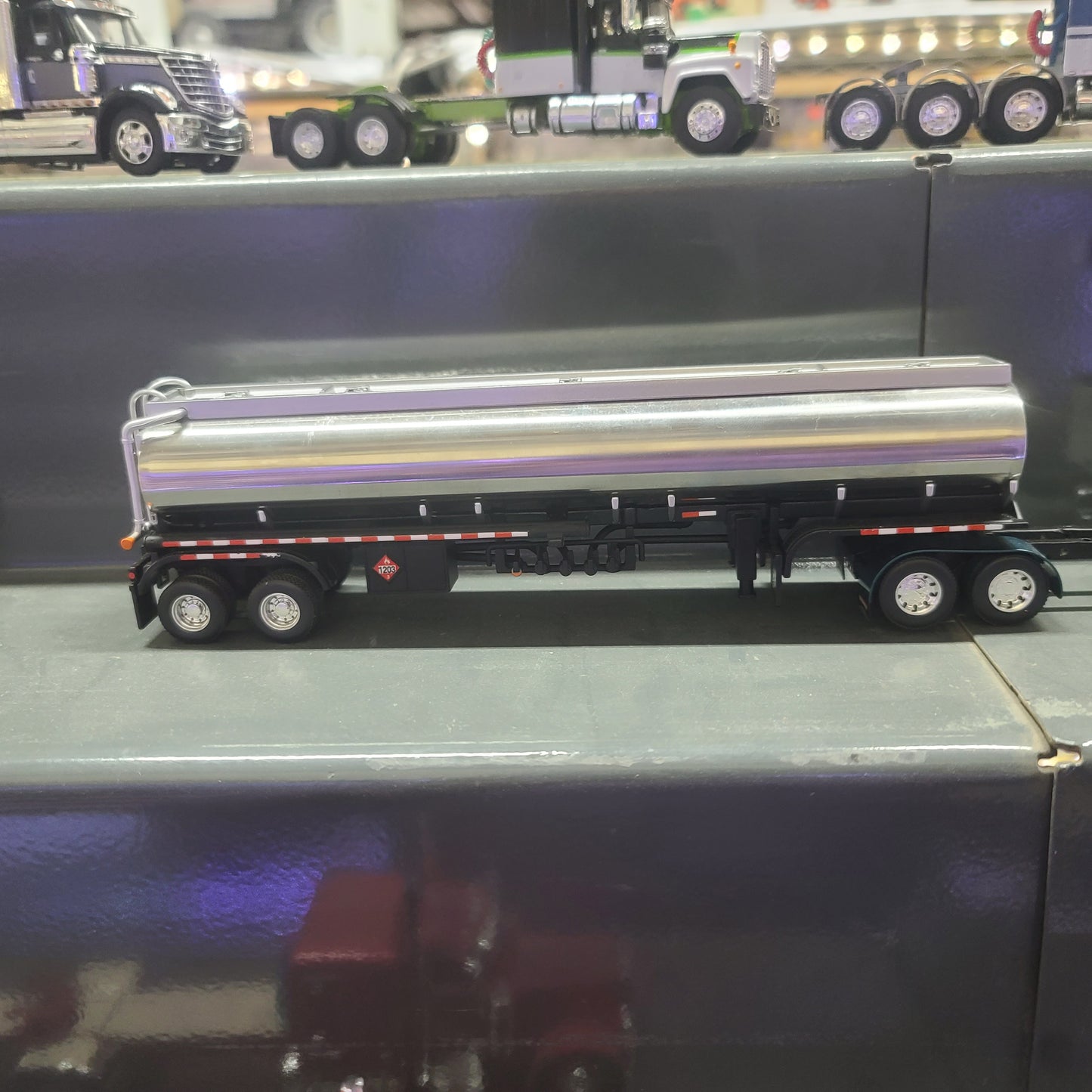 1:64 DCP Trailer Only chrome and black fuel tanker