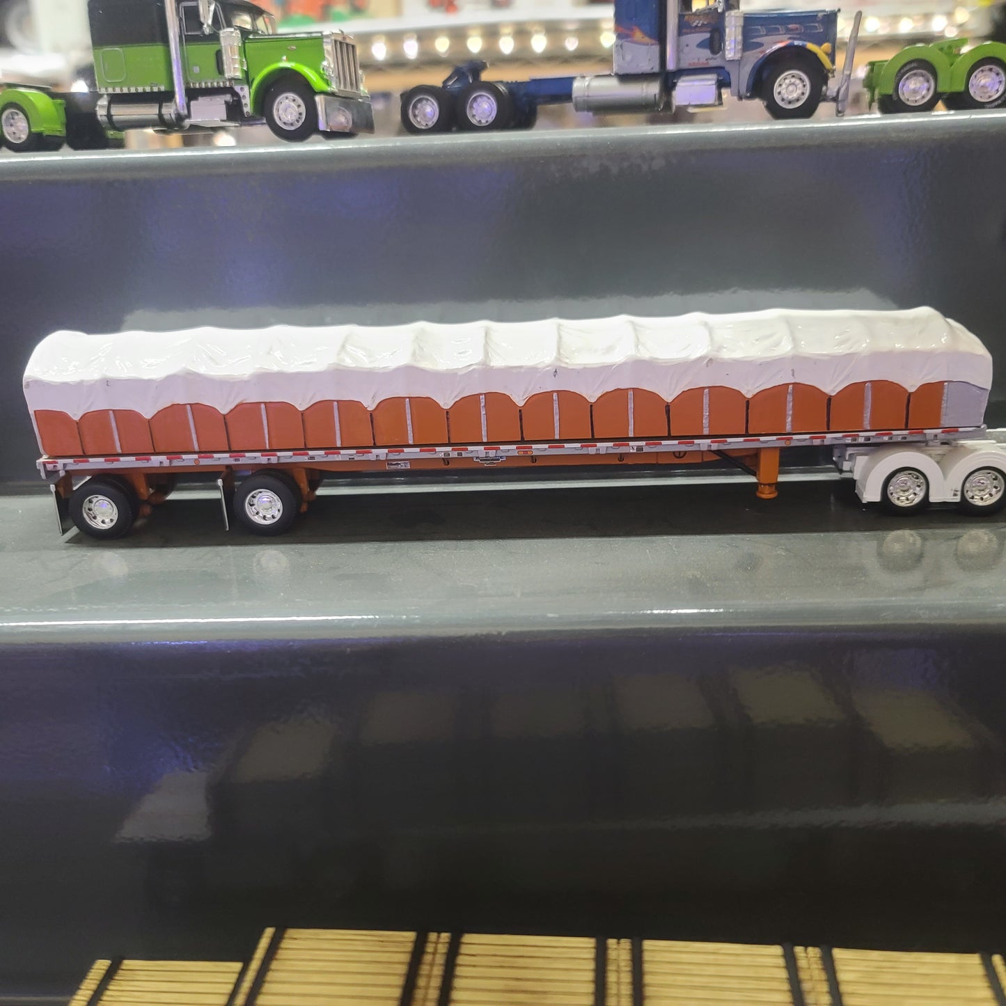 1:64 DCP Trailer Only covered load, spread axle orange
