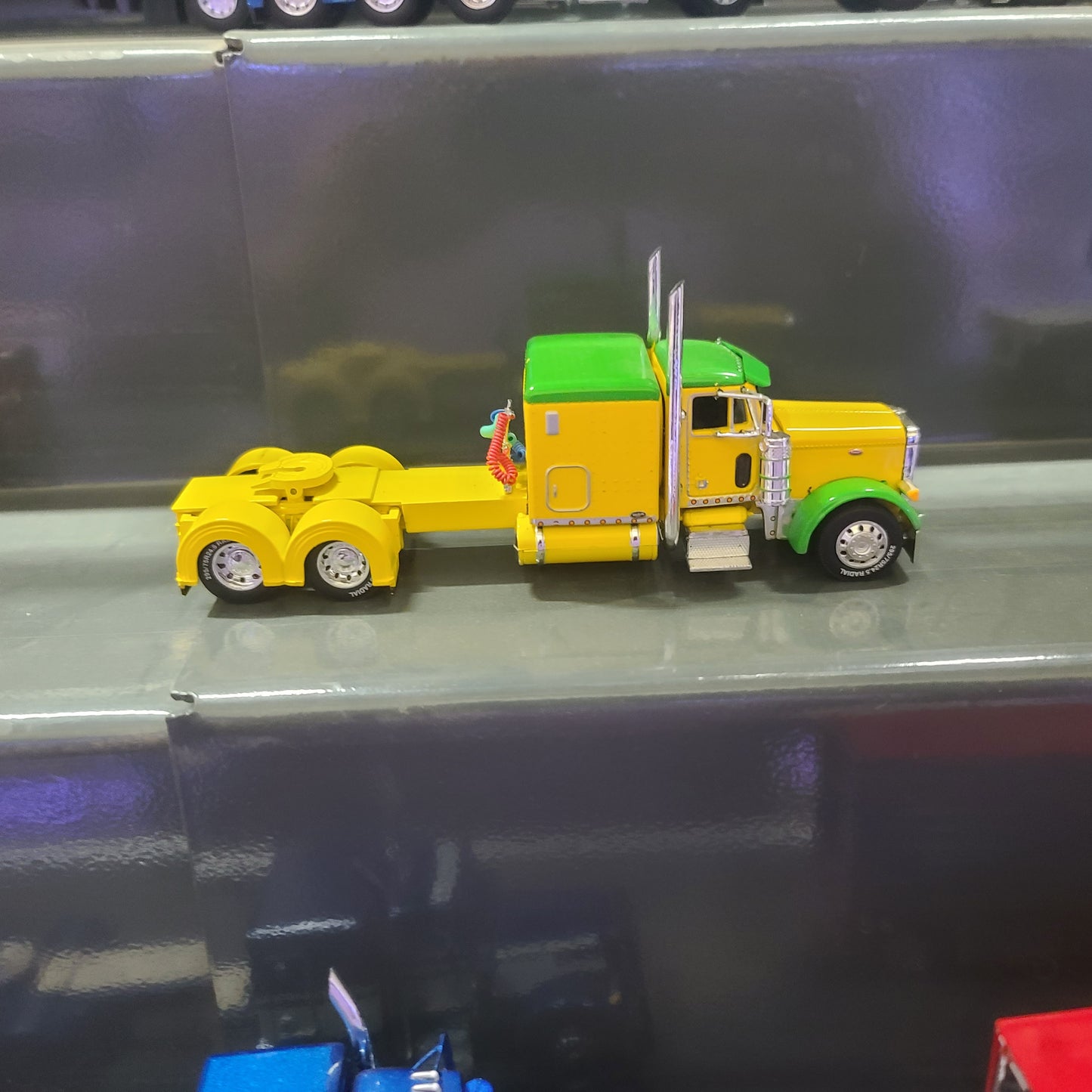 1:64 DCP Cab Only Peterbilt 379, lime and yellow, flattop sleeper