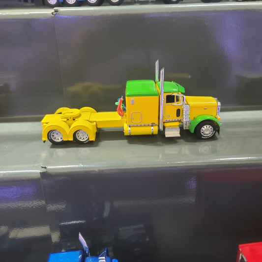1:64 DCP Cab Only Peterbilt 379, lime and yellow, flattop sleeper