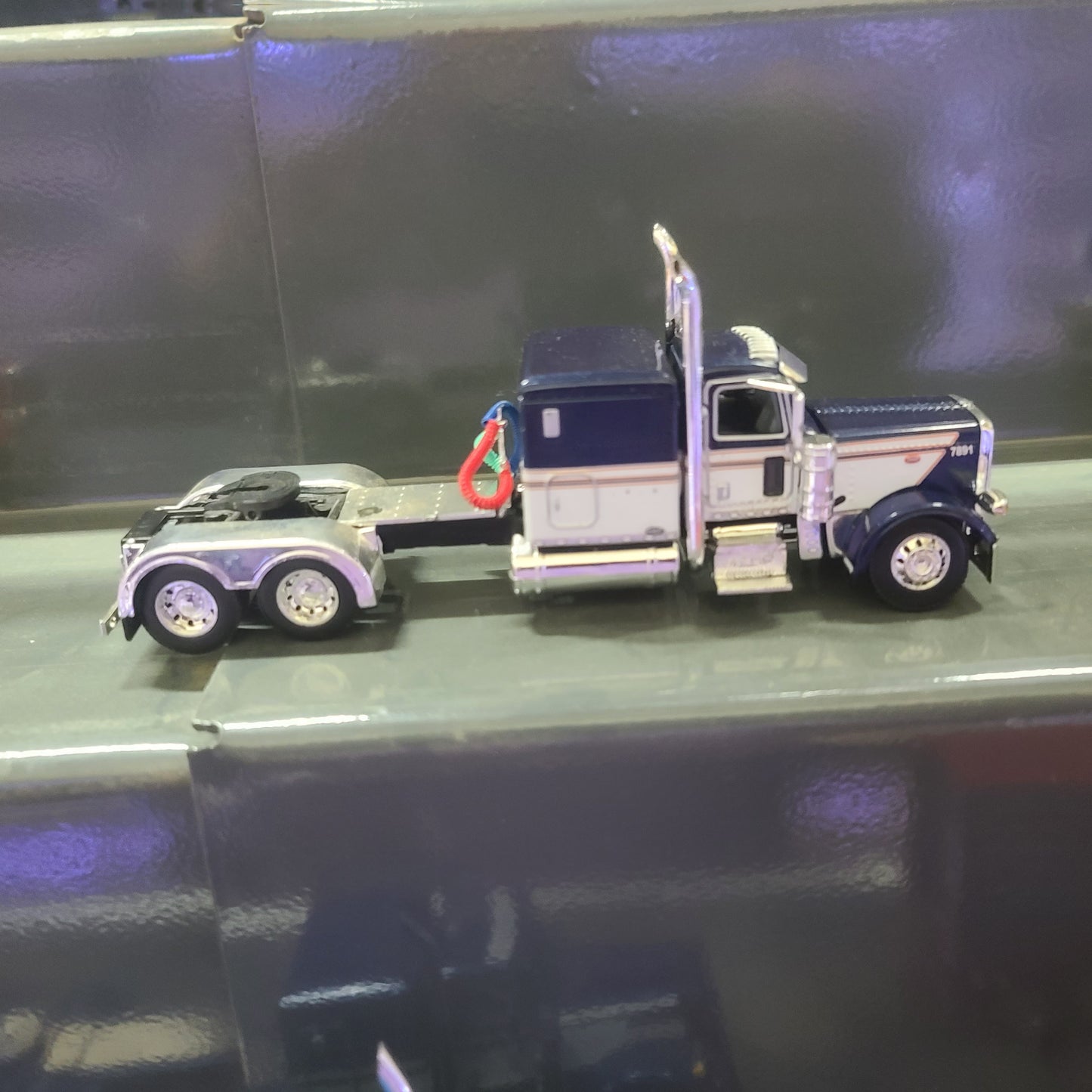 1:64 DCP Cab Only Peterbilt 389, blue, white and red, flattop sleeper, Ag Dynasty