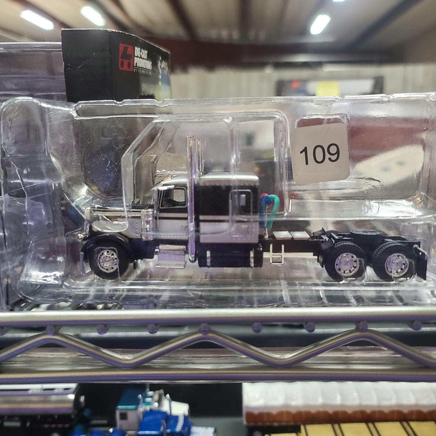 1:64 DCP Cab Only Peterbilt 389, black and silver, flattop sleeper