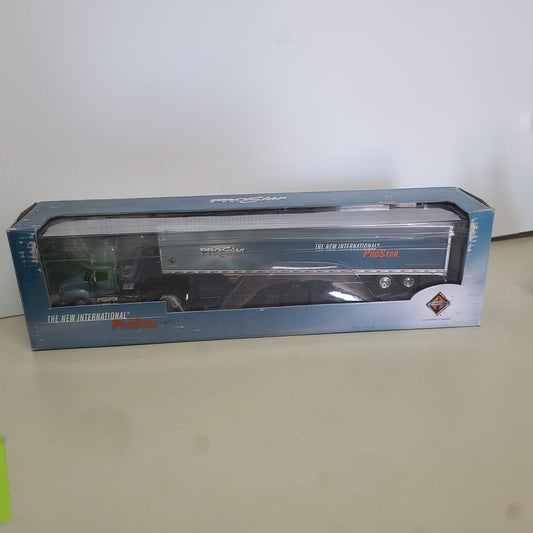 1:64 DCP International Pro Star blue