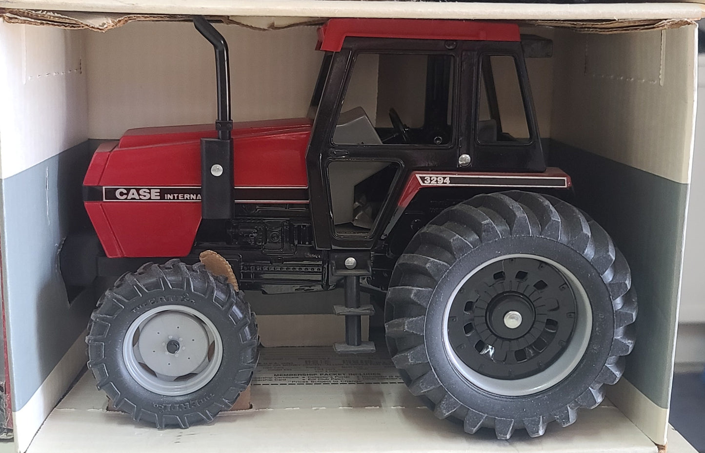 1:16 Ertl 3294 MFD super singles Case-IH NIB