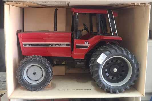 1:16 Ertl 5488 MFD International NIB
