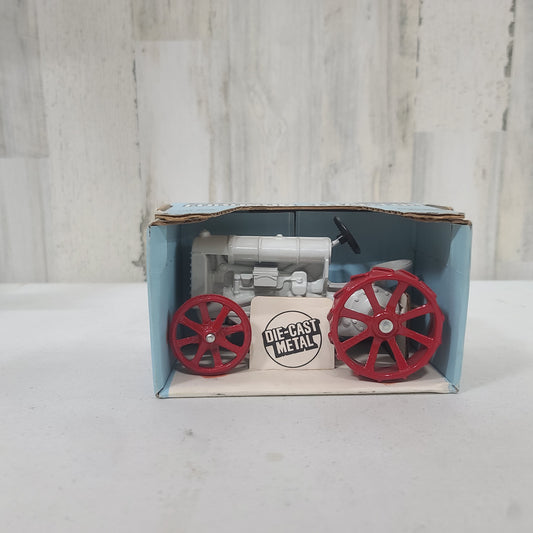 1:16 Ertl Fordson NIB