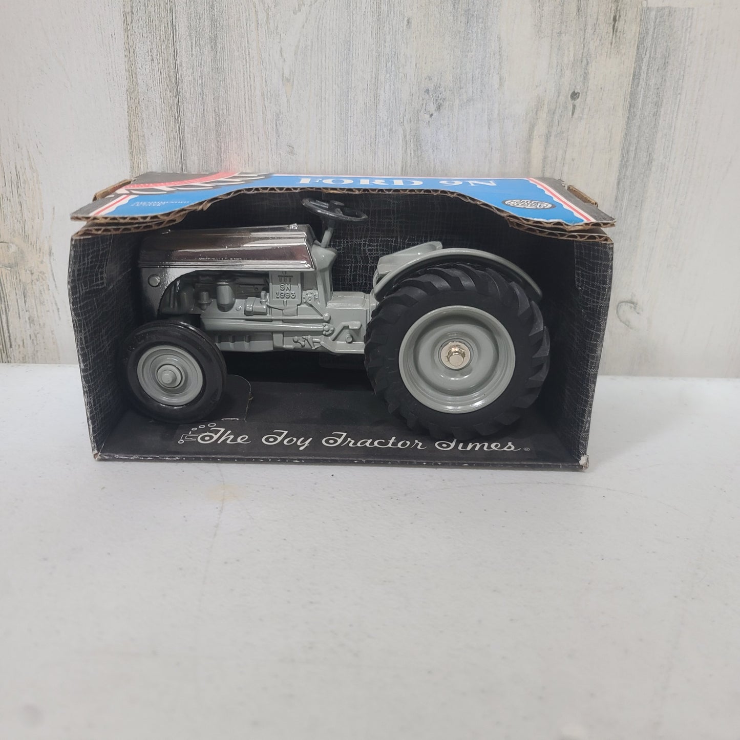 1:16 Ertl Ford 9N The Toy Tractor Times 10th Anniversary 1993 NIB