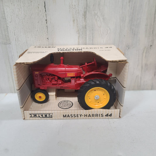 1:16 Ertl Massey Harris 44 NIB