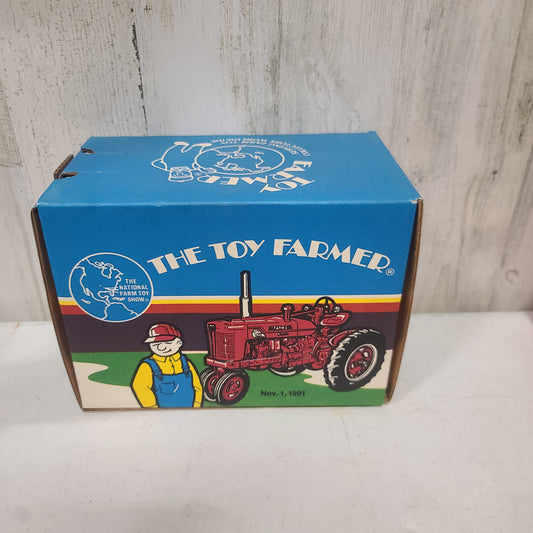 1:16 Ertl Farmall Super MTA Toy Farmer 1991 NIB