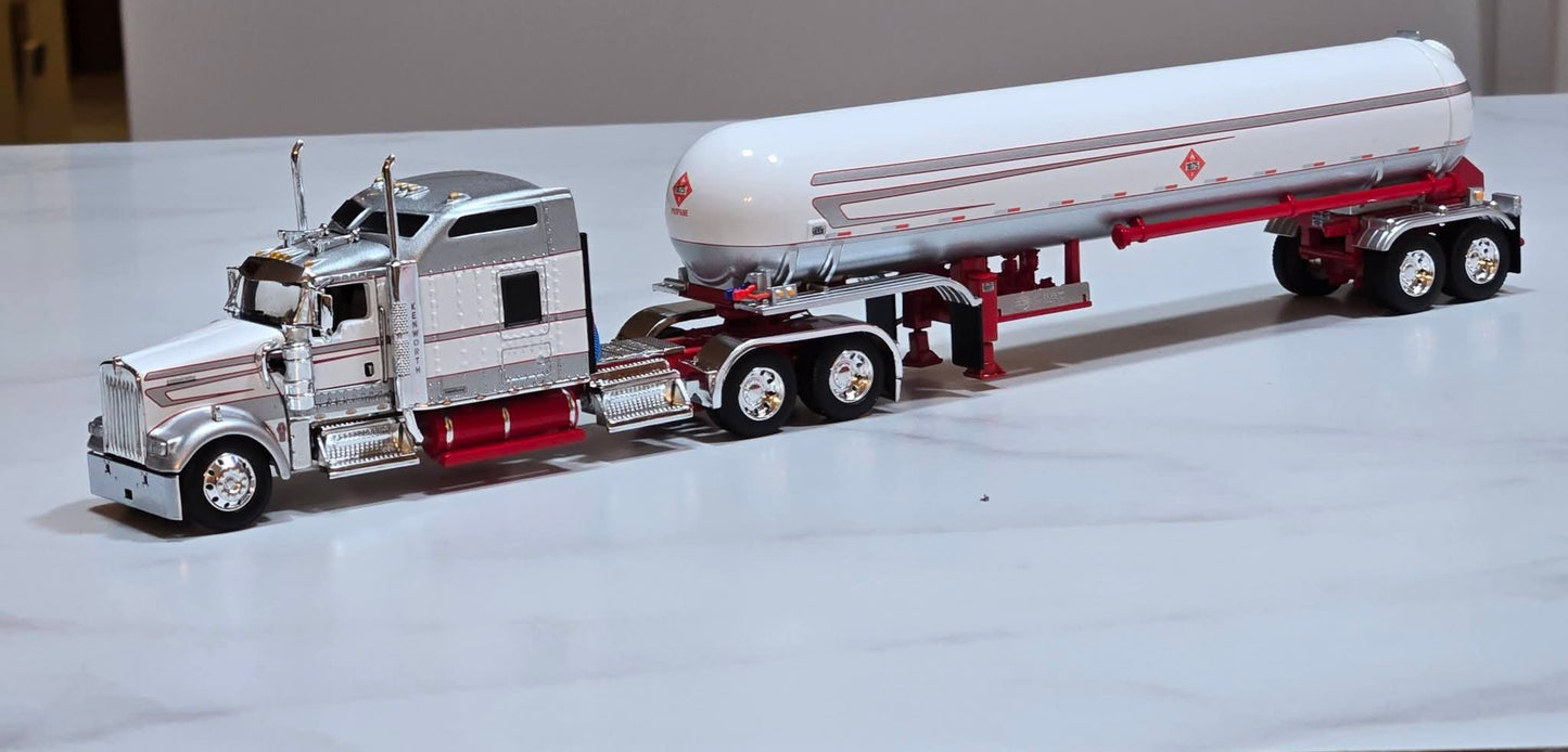 1:64 DCP Kenworth W900L 86" Studio Sleeper with LPG tanker Silver, Red and White
