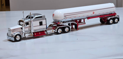 1:64 DCP Kenworth W900L 86" Studio Sleeper with LPG tanker Silver, Red and White