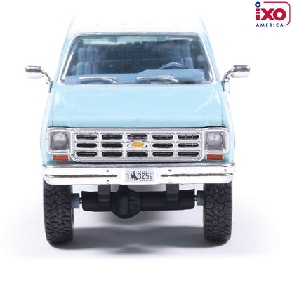 1:64 IXO 1978 Chevrolet Silverado K30 Crew Cab Fleetside Lifted - Light Blue and Frost White