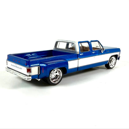 1:64 IXO 1974 Chevrolet Custom C30 Crew Cab Dually Lowered Deluxe Two-Tone Catalina Blue Metallic & Frost White