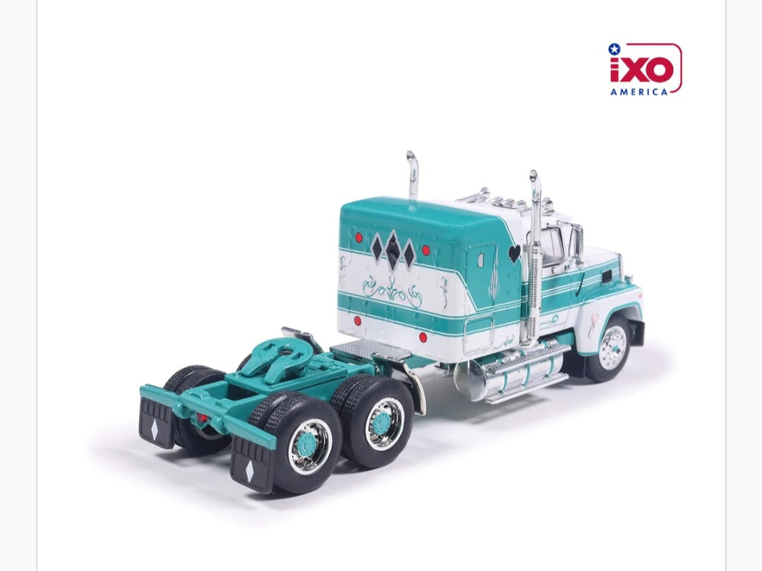 1:64 IXO 1978 Ford LTL-9000 - Caribbean Turquoise and Wimbledon White with vintage trailer