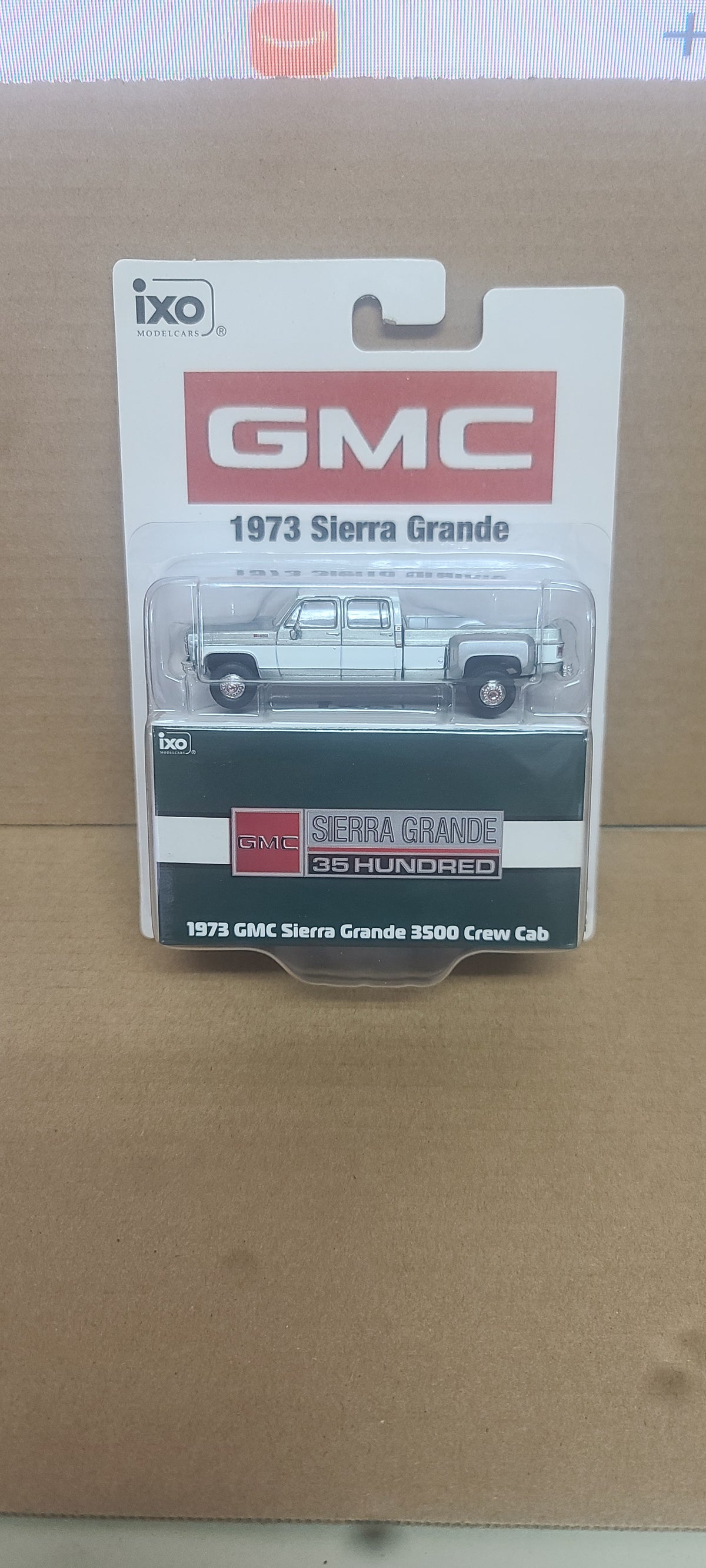 1:64 IXO CHASE 1973 GMC Sierra Grande 3500 Crew Cab Dually - Silver Metallic and Frost White (Copy)