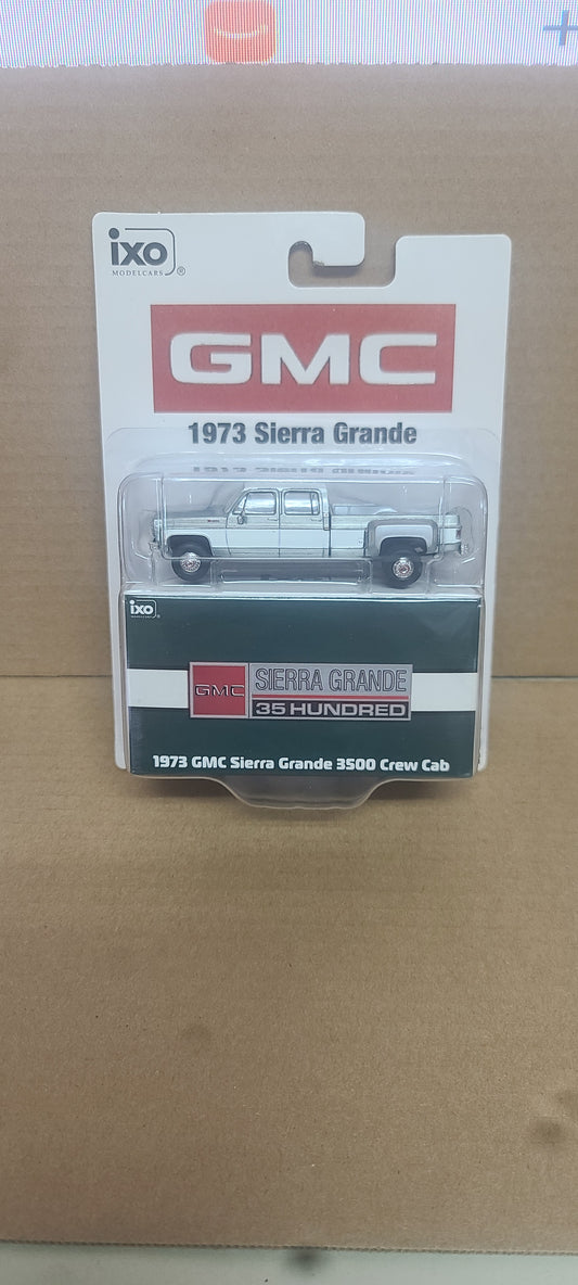 1:64 IXO CHASE 1973 GMC Sierra Grande 3500 Crew Cab Dually - Silver Metallic and Frost White (Copy)