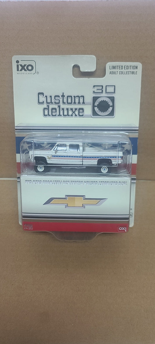 1:64 IXO 1976 Chevrolet Custom Deluxe K30 Fleetside - July 4th Exclusive